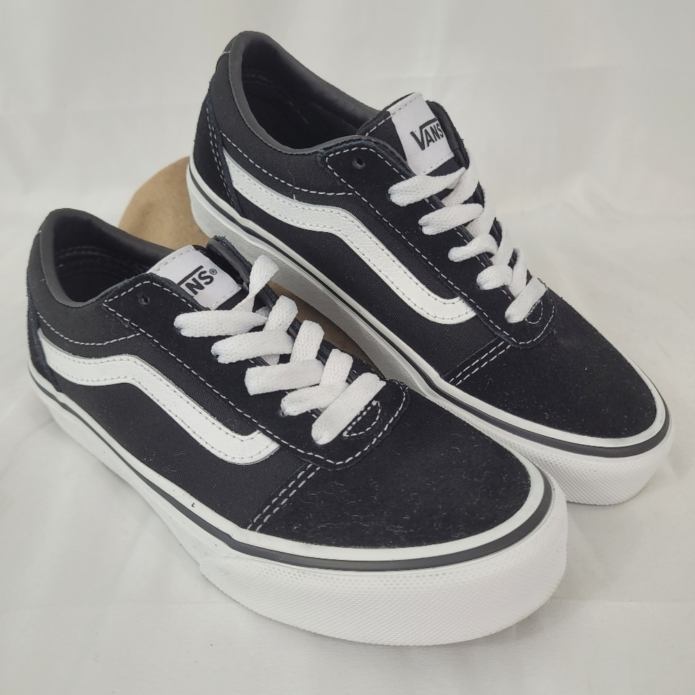 Vans Youth Ward Suede Canvas Sneaker VN0A38J9IJU Black White Size 2 New In Box